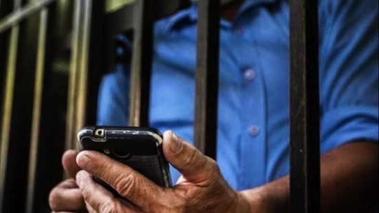 La Libertad Avanza impulsa ley para prohibir celulares en cárceles y frenar delitos desde prisión La Libertad Avanza impulsa ley para prohibir celulares en cárceles y frenar delitos desde prisión