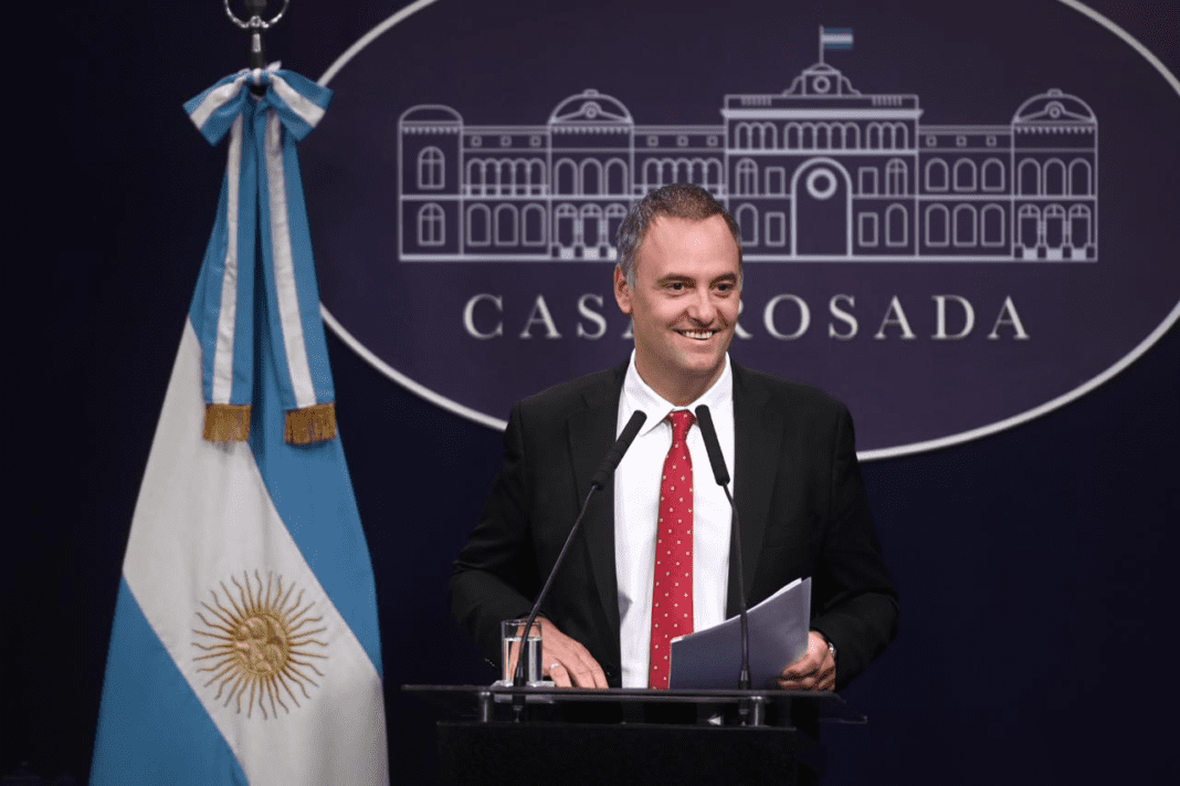 Adorni anunció un paquete de reformas: tierras, desalojos y privatizaciones en la agenda del Gobierno Adorni anunció un paquete de reformas: tierras, desalojos y privatizaciones en la agenda del Gobierno