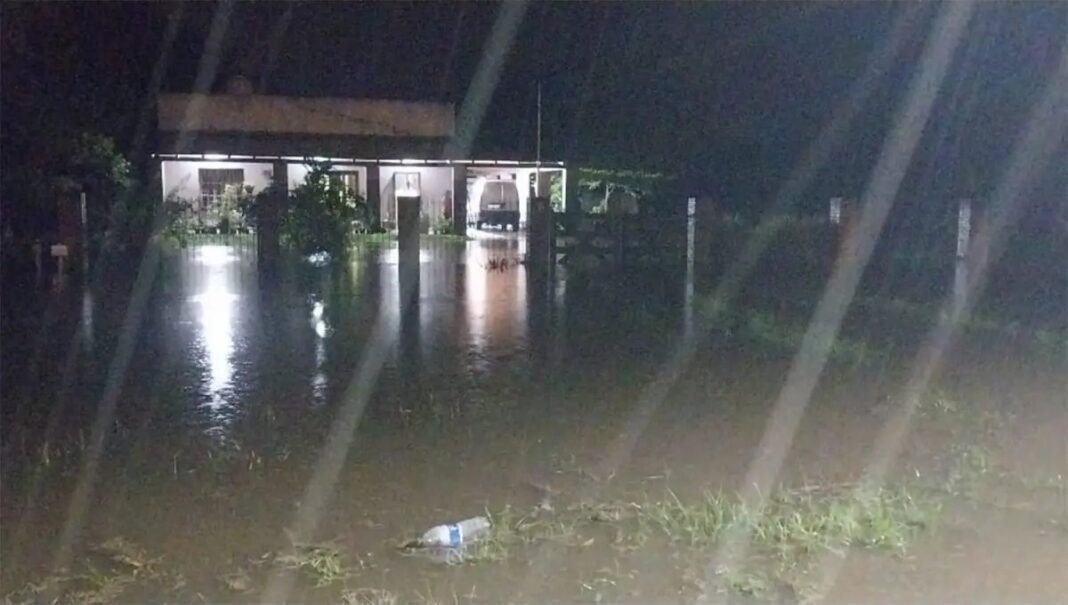 La Madrid: las lluvias forzaron evacuaciones y dejaron caminos anegados La Madrid: las lluvias forzaron evacuaciones y dejaron caminos anegados