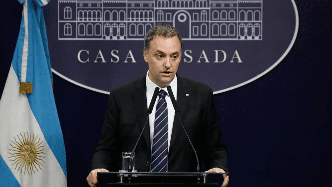 Adorni agradeció el respaldo del Gobierno y aclaró sus dichos sobre su trabajo en Estados Unidos Adorni agradeció el respaldo del Gobierno y aclaró sus dichos sobre su trabajo en Estados Unidos