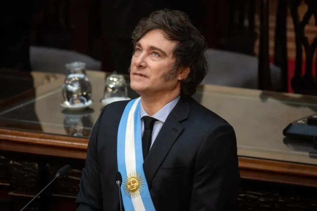 Crisis de ingresos: 56% de los argentinos se endeuda y aumenta el rechazo a la gestión de Milei Crisis de ingresos: 56% de los argentinos se endeuda y aumenta el rechazo a la gestión de Milei