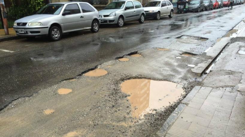 Alerta por el estado de las calles en Tucumán: denuncian cientos de baches sin reparar Alerta por el estado de las calles en Tucumán: denuncian cientos de baches sin reparar