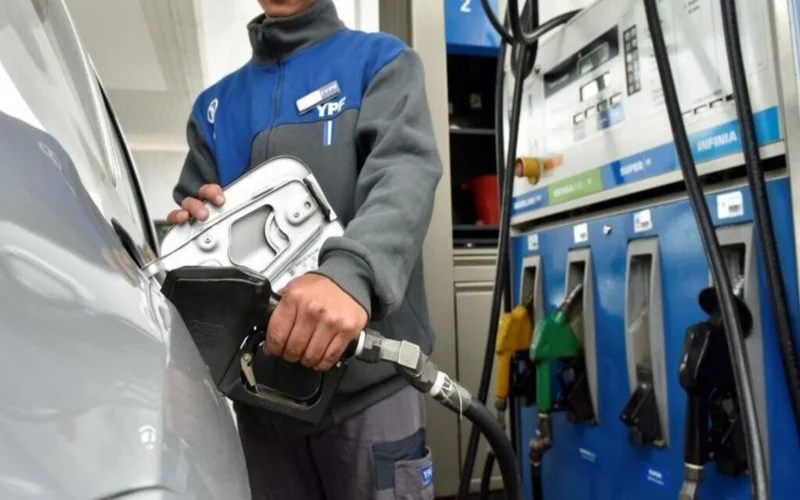 YPF congeló el precio de los combustibles por 45 días pese a la suba del petróleo YPF congeló el precio de los combustibles por 45 días pese a la suba del petróleo